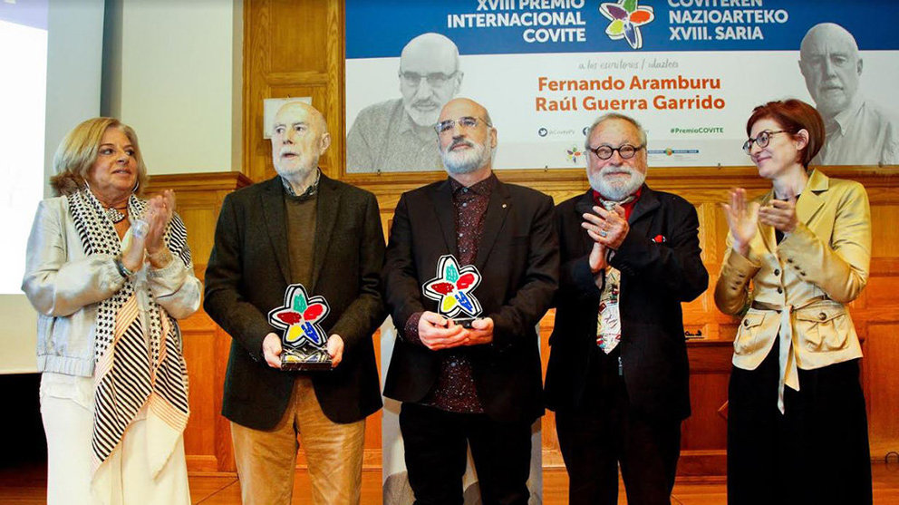 Entrega de premios de Covite, con Consuelo Ordóeñez, Raúl Guerra Garrido, Fernando Aramburu, Fernando Savater y Maite Pagazaurtundúa CEDIDA