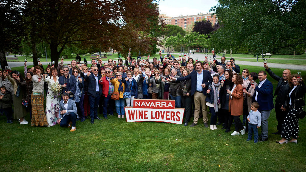 Brindis colectivo en el Día del Movimiento del vino MIGUEL OSÉS