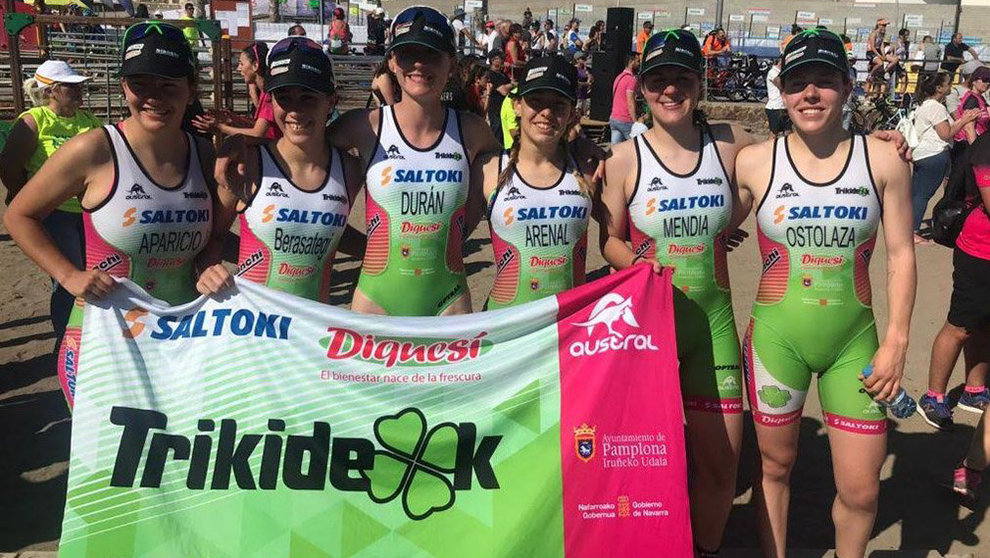 El equipo femenino del Saltoki en la Copa de la Reina de triatlón CEDIDA