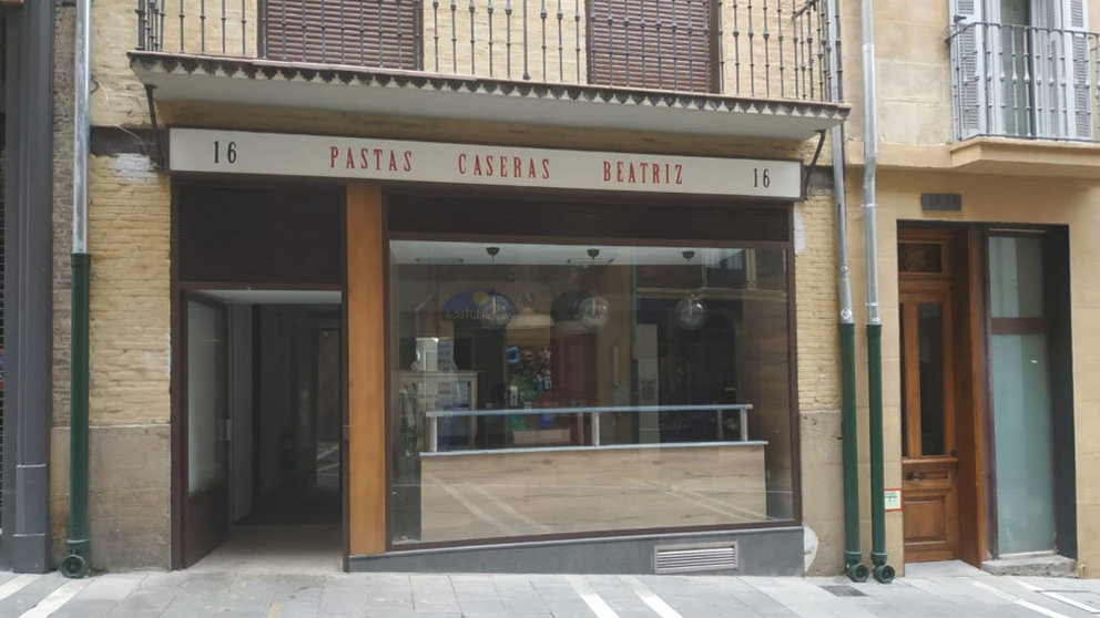 Imagen del exterior de la nueva tienda de pastas Beatriz, situada en el número 16 de la Calle Curia. NAVARRA.COM