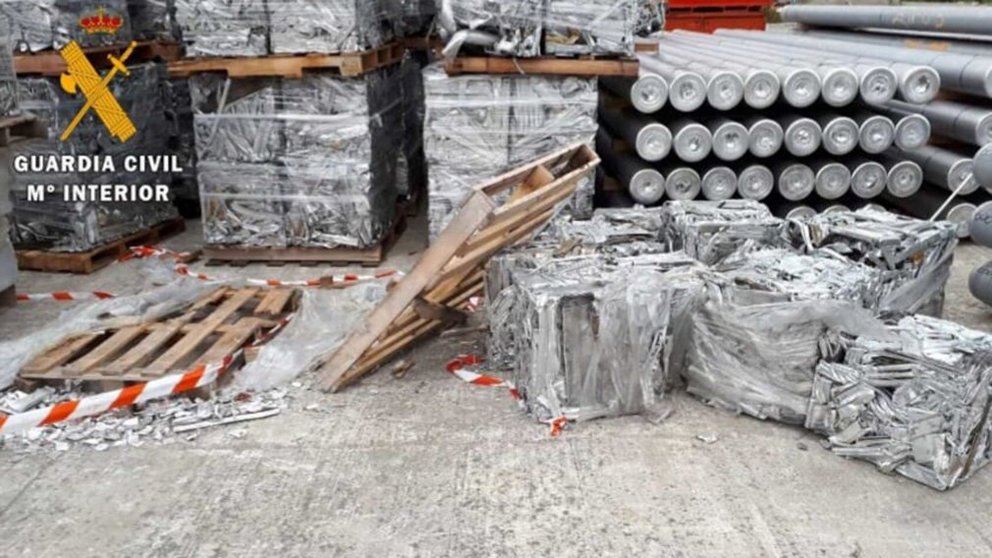 Imagen de parte de la carga de aluminio robado en empresas de la Comarca de Pamplona por tres personas detenidas recientemente GUARDIA CIVIL