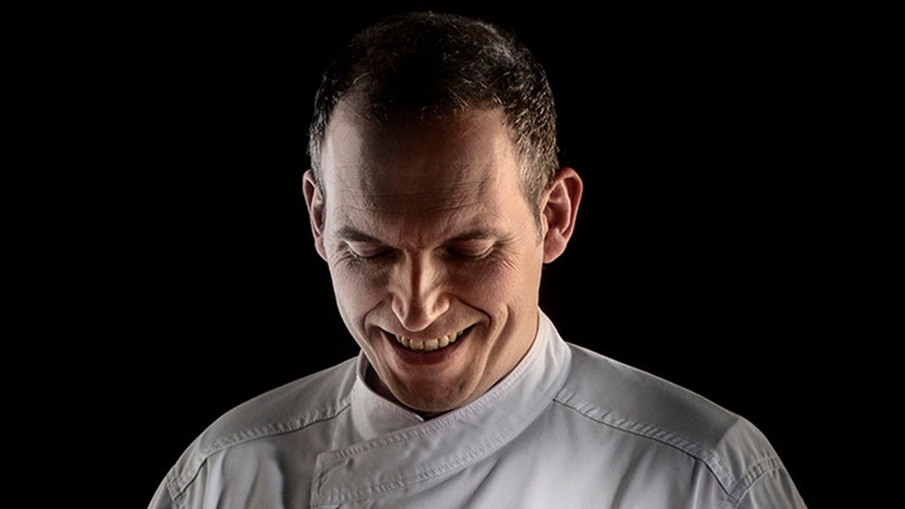 Luismi Lacar, del Restaurante Arotxa, el primer cocinero en inaugurar la colección de retratos fotográficos Maestros del Reyno con los chefs de la Asociación Restaurantes del Reyno IMAGEN CEDIDA1