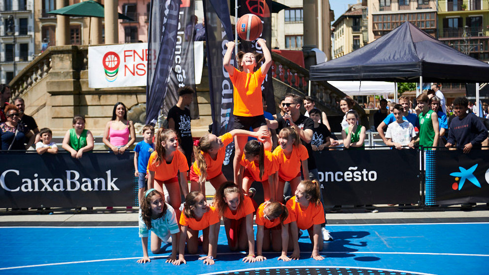Torneo 3x3 de basket en la Plaza del Castillo de Pamplona. PABLO LASAOSA 10