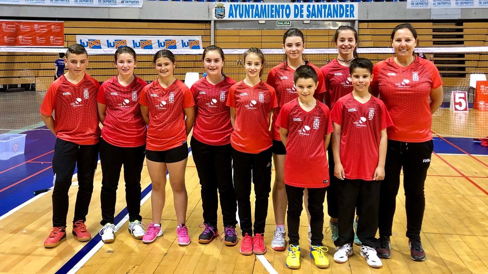 El equipo de la Selección Navarra sub13 que ha participado este pasado fin de semana en el Campeonato de España. FEDERACIÓN NAVARRA DE BADMINTÓN