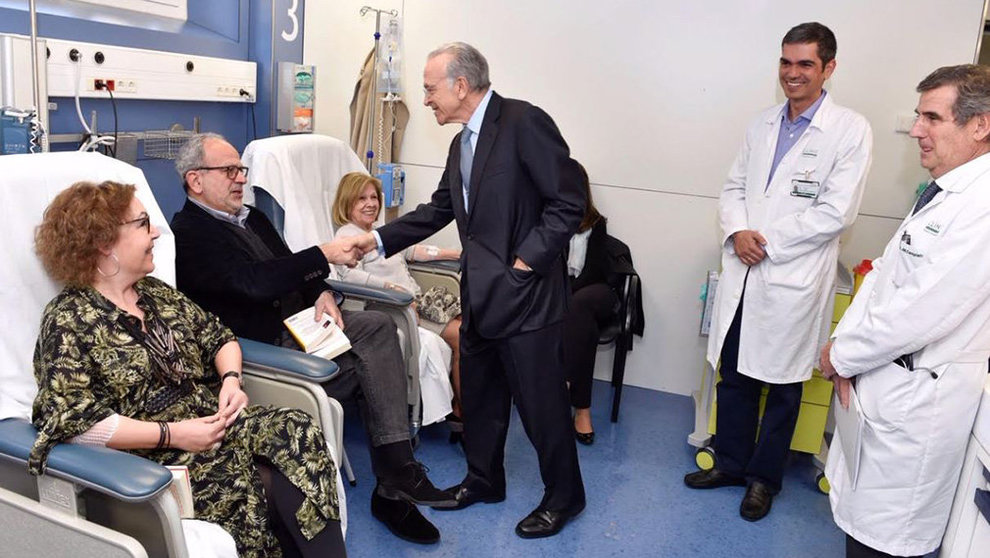 Isidro Fainé visita el Hospital Clinic de Barcelona CEDIDA