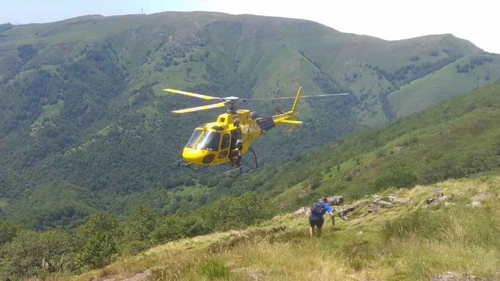 Rescate de un montañero en helicóptero BOMBEROS DE NAVARRA