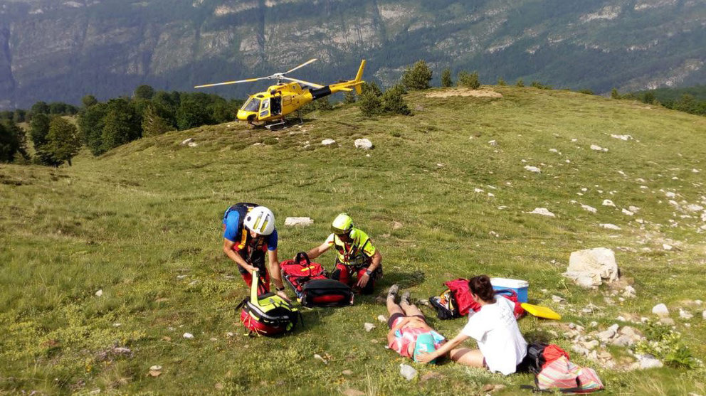 Una menor ha sido rescatada en helicóptero por un golpe de calor en el Txanmantxoia. BOMBEROS