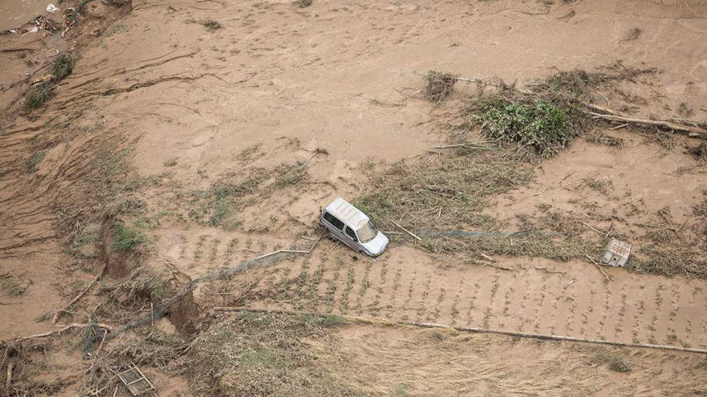 Vista aérea de un vehículo cogido por la riada en Pueyo GOBIERNO DE NAVARRA