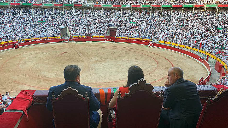 María Echávarri (Navarra Suma) preside la cuarta corrida de la Feria del Toro de 2019 con toros de Jandilla