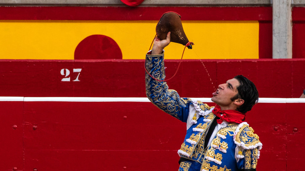 Cayetano Rivera triunfa en la sexta corrida de toros de la Feria de San Fermín en Pamplona. Maite H. Mateo