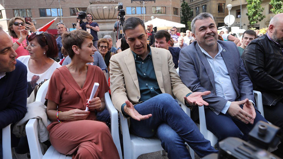 María Chivite, Pedro Sánchez y Carlos Cerdán, durante un acto electoral en Pamplona EUROPA PRESS