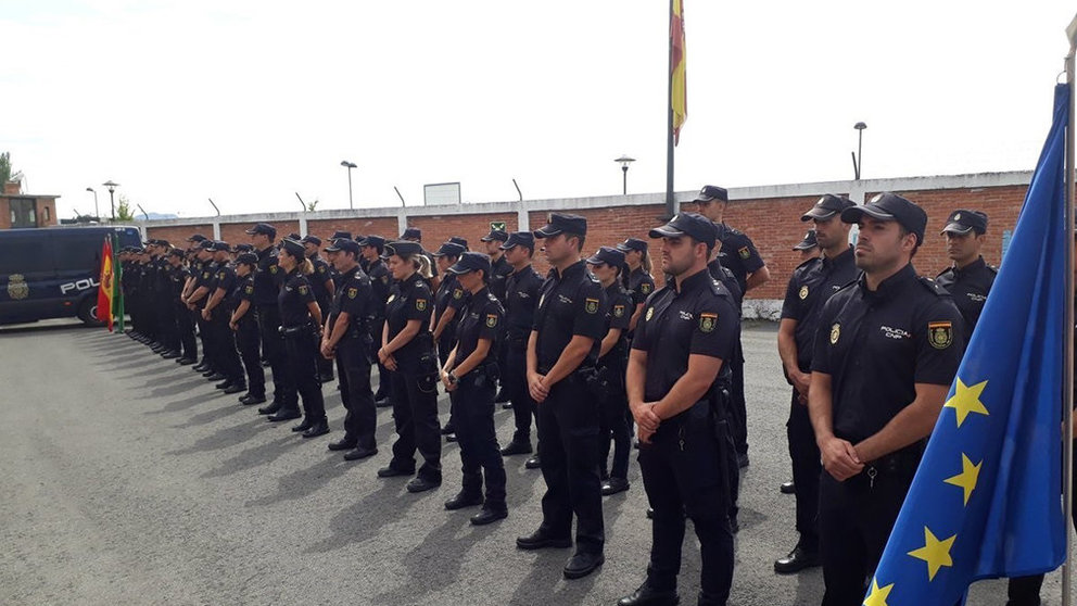 Imagen de los nuevos 44 Policías Nacionales presentados en la Delegación del Gobierno. EUROPA PRESS