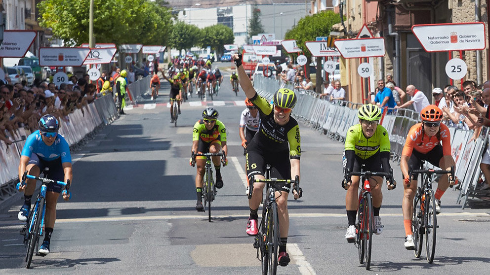 La ciclista australiana Sarah Roy se impone en la Clásica Féminas en Navarra. CEDIDA VUELTA NAVARRA