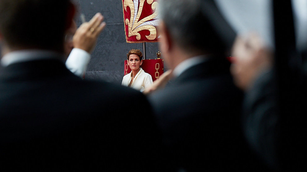 La socialista María Chivite toma posesión del cargo de presidenta del Gobierno de Navarra en el Parlamento Foral. IÑIGO ALZUGARAY