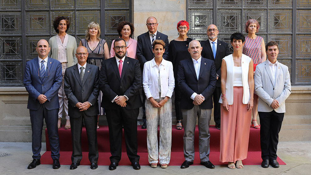 Foto de familia de todos los consejeros del nuevo Gobierno de Navarra de María Chivite Foto GOBIERNO FORAL