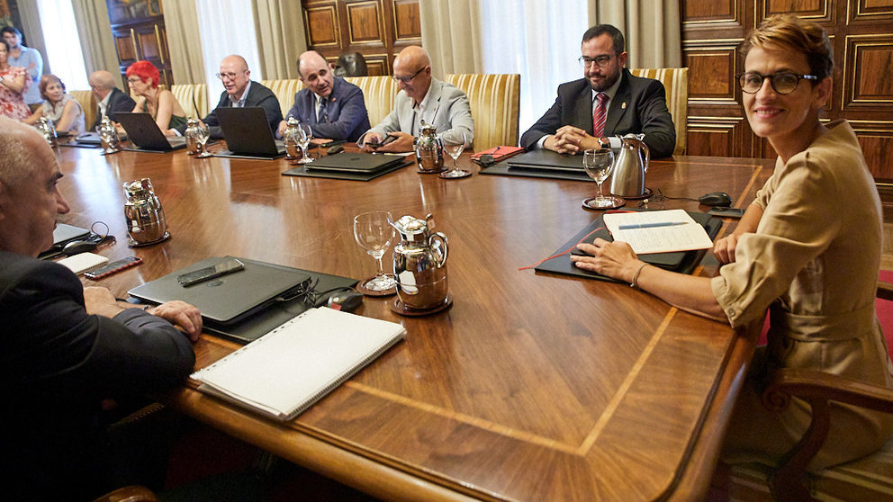 El Ejecutivo navarro celebra su primera sesión de gobierno en el Palacio de Navarra tras la toma de posesión del cargo de la presidenta y los consejeros. IÑIGO ALZUGARAY