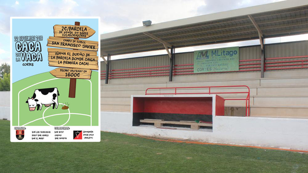 El estadio San Francisco Javier de Cortes y el cartel con el sorteo 'caca de la vaca' CORTES