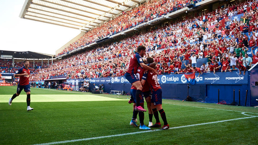Partido entre Osasuna y el Barcelona en el estadio de El Sadar MIGUEL OSÉS (1)