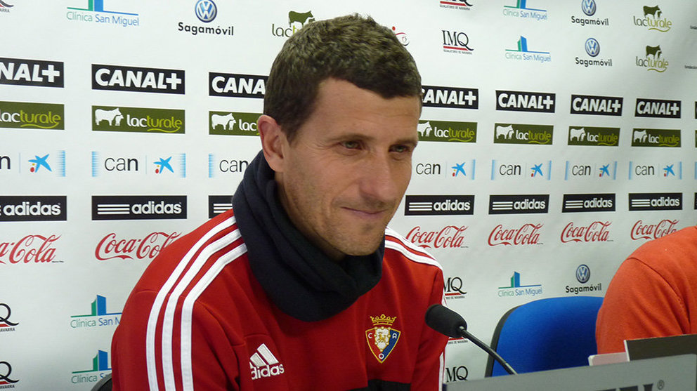 Javi Gracia en una rueda de prensa cuando entrenaba a Osasuna en la campaña 2013-14. Navarra.com