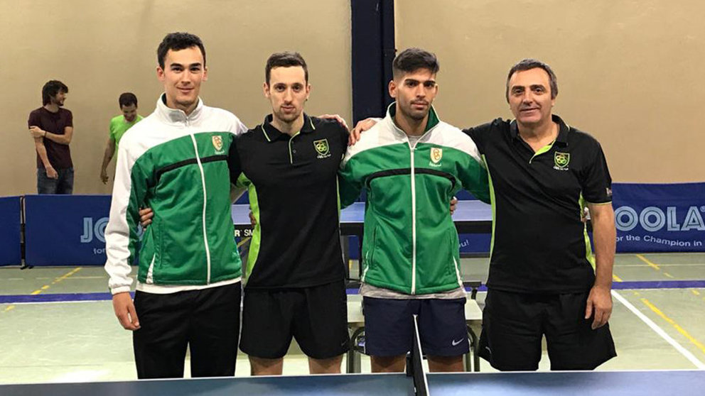 Deportistas de la sección de tenis de mesa de Oberena en el torneo de Valladolid. Cedida.