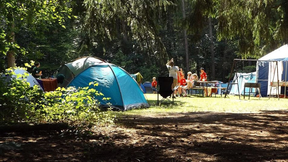 Tiendas de campaña en un camping. ARCHIVO