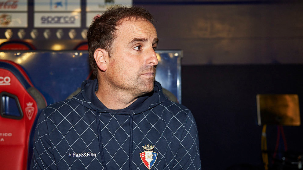 Jagoba Arrasate, entrenador de Osasuna, en el partido contra el Villarreal. MIGUEL OSÉS