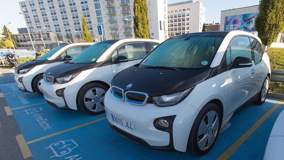 Estudiantes y trabajadores de la Universidad de Navarra podrán disponer de cinco coches eléctricos UNAV