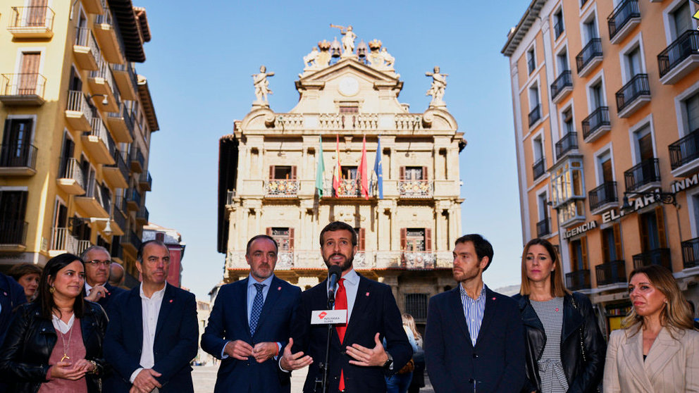 Pablo Casado se reune con Enrique Maya y Javier Esparza en su visita a Pamplona. PABLO LASAOSA 8
