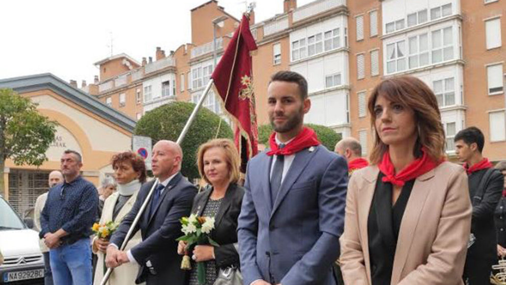 Concejales de Navarra Suma, con la bandera de Villava durante las fiestas patronales CEDIDA