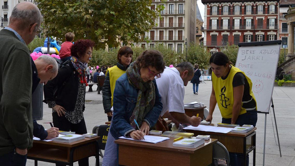 Campaña contra el acoso escolar desarrollada en Pamplona por Amnistía Internacional EUROPA PRESS