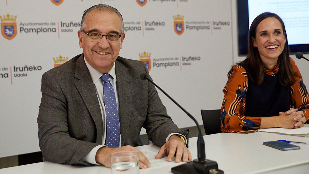 El alcalde de Pamplona, Enrique Maya, presenta las líneas generales del presupuesto del Ayuntamiento para 2020. IÑIGO ALZUGARAY