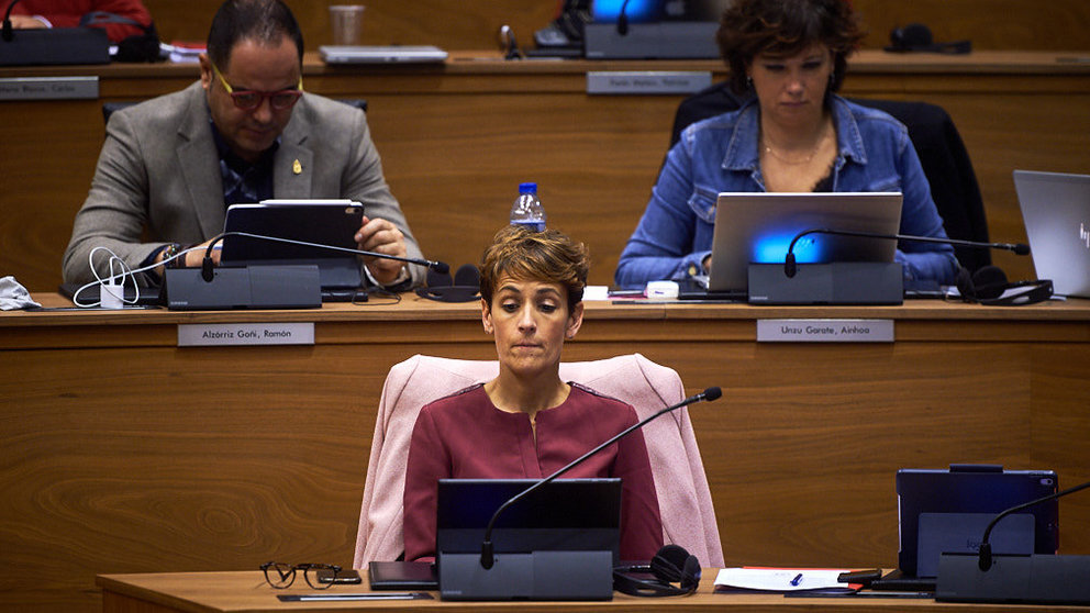 Maria Chivite, presidenta del gobierno de Navarra, durante el pleno parlamentario. MIGUEL OSÉS