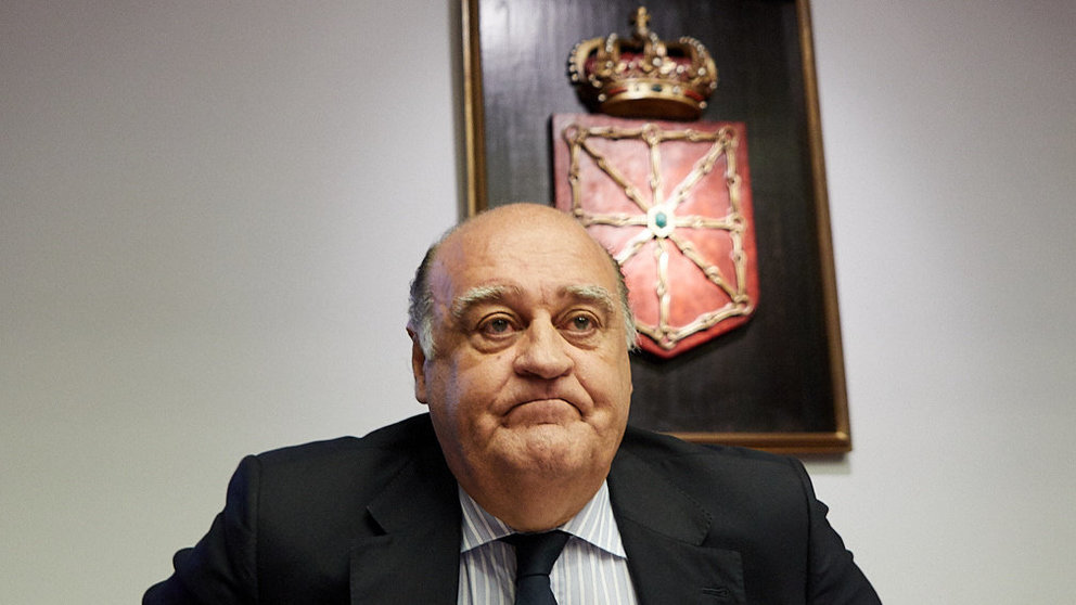 El presidente del TSJN, Joaquín Galve, explica la memoria de actividades y funcionamiento correspondiente al año 2018 en el Parlamento de Navarra. IÑIGO ALZUGARAY