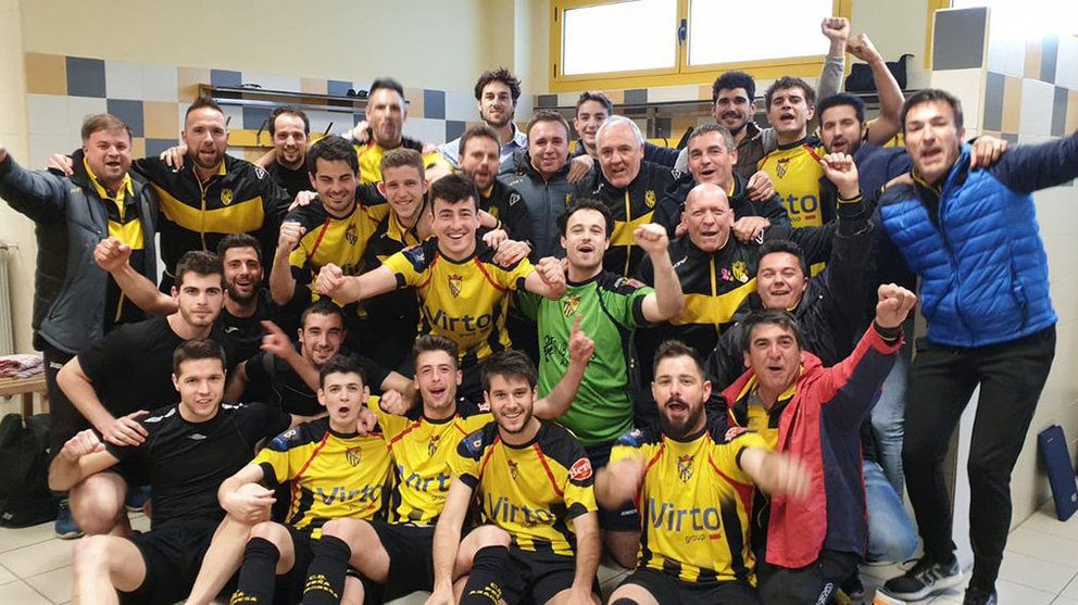 Los jugadores de la Peña Azagresa siguen de celebración. @rafabericat.