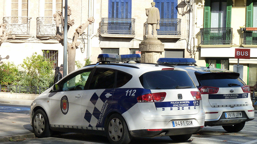 Coches de policía municipal en Estella