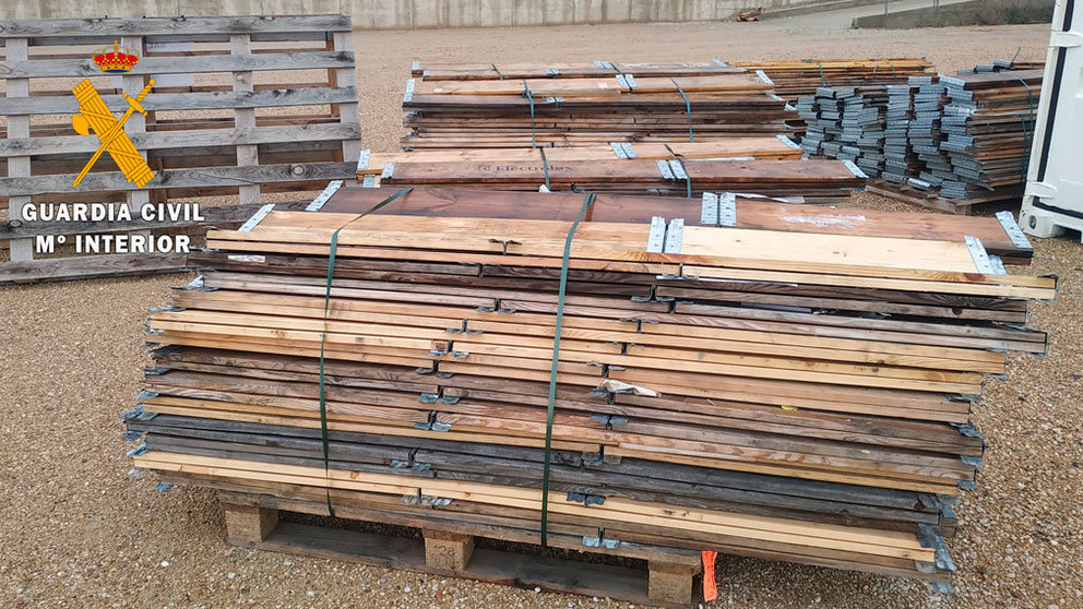 Cercos de madera que fueron sustraidos en dos empresas de la merindad de Estella. GUARDIA CIVIL