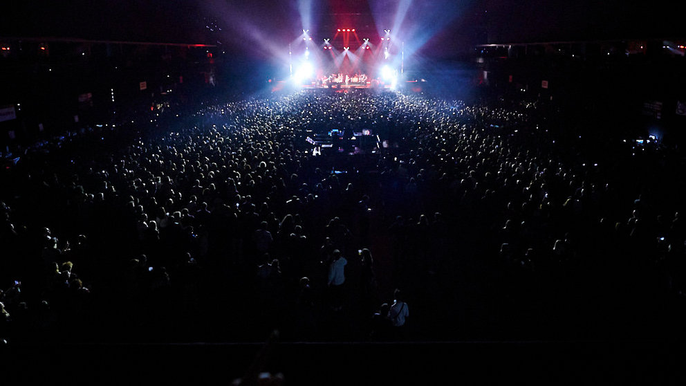 Leiva en concierto en el Navarra Arena de Pamplona. PABLO LASAOSA