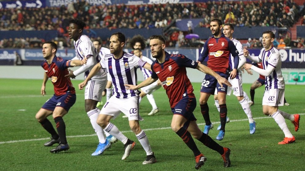 Partido entre Osasuna y el Valladolid en el estadio de El Sadar. IÑIGO ALZUGARAY