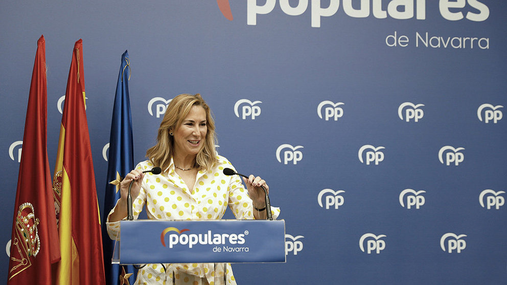 La presidenta del PPN, Ana Beltrán, durante la rueda de prensa que ha ofrecido este domingo en Pamplona. EFE
