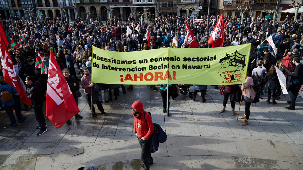 Manifestación en Pamplona por la huelga general convocada por ELA, LAB ESK, CNT, STEILAS, EHNE, HIRU y Etxalde, junto a diversos colectivos. IÑIGO ALZUGARAY