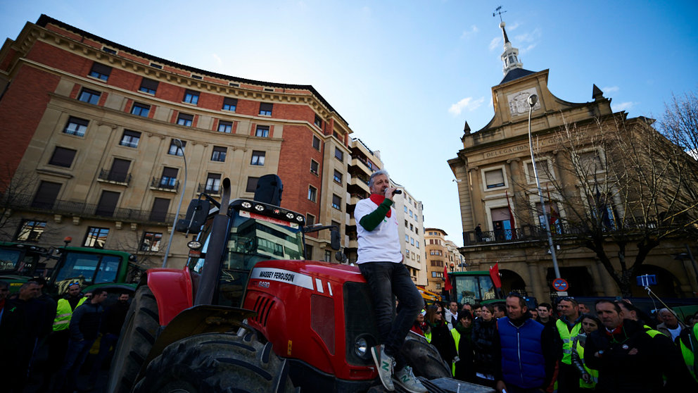 Cientos de agricultores y ganaderos de Navarra se manifiestan en Pamplona convocados por la UAGN y UCAN en defensa del sector agrario. PABLO LASAOSA