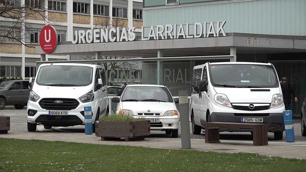 Vista del edificio de urgencias en el Complejo Hospitalario de Navarra. coronavirus (3)