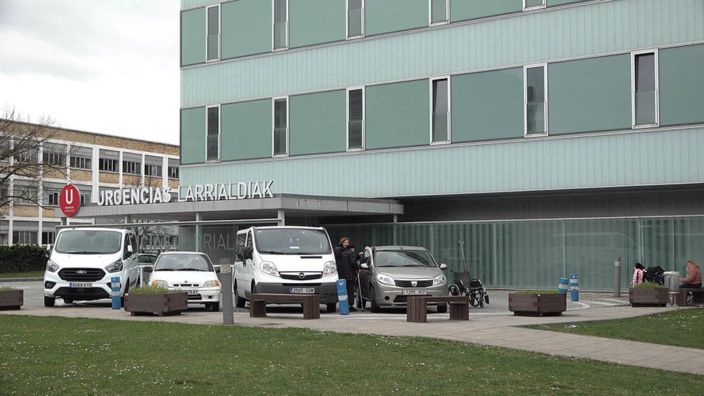 Vista del edificio de urgencias en el Complejo Hospitalario de Navarra. coronavirus (2)