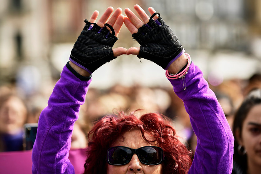 Miles de mujeres se manifiestan por las calles de Pamplona con motivo del Día de la Mujer el 8M. PABLO VIDAL