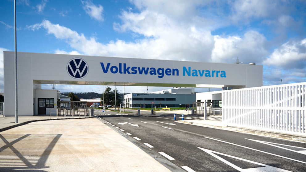 Rueda de prensa de los delegados de LAB de las empresas subcontratadas y suministradoras de Volkswagen Navarra ante la polibilidad de la firma de un ERTE en la fabrica debido al coronavirus. MIGUEL OSÉS