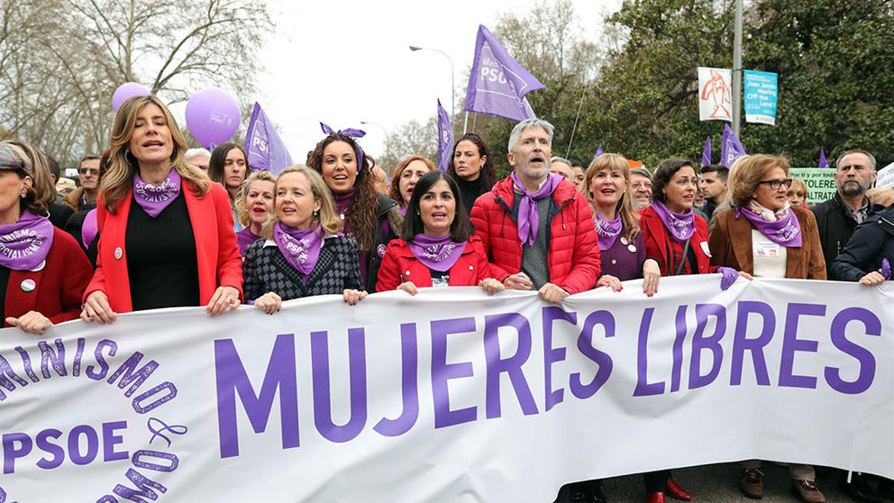 Begoña Gómez, la primera por la izquierda, en un momento de la marcha con miembros del Gobierno el pasado 8 de marzo. EUROPA PRESS