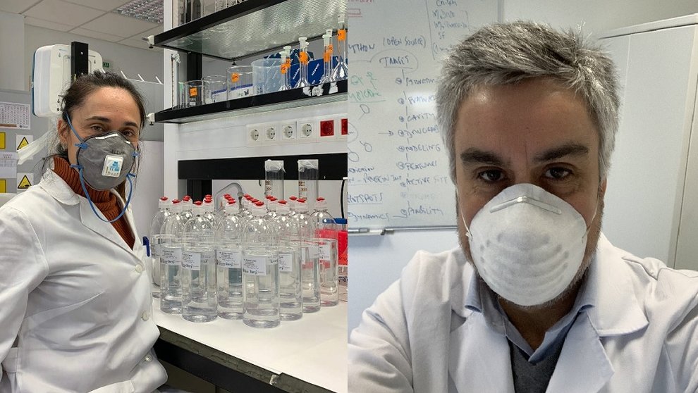 Elena Sáez, técnico del laboratorio 208 que ha elaborado el gel solidario del Cima, y el Dr. Antonio Pineda-Lucena, director del Programa de Terapias Moleculares del Cima. CEDIDAS