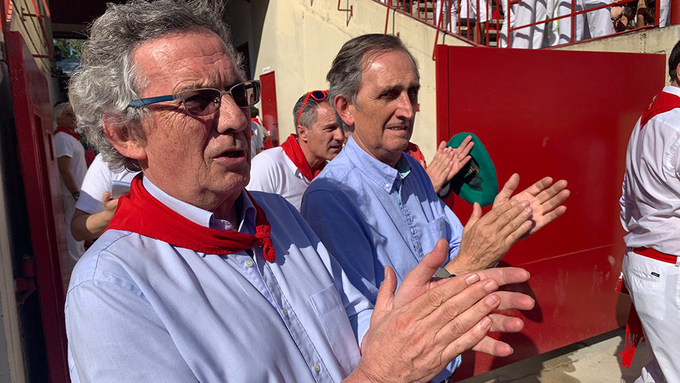 José Mª Marco y Eugenio Salinas, de la comisión taurina de la Casa de Misericordia, durante los Sanfermines de 2019 en Pamplona.