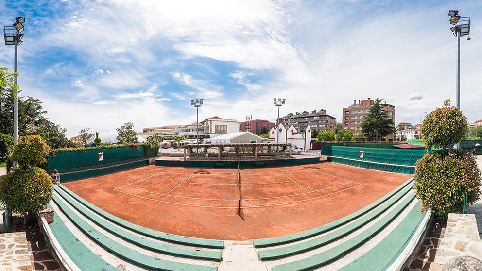 Una de las pistas al aire libre del club de Tenis Pamplona. @Tenis_pamplona.