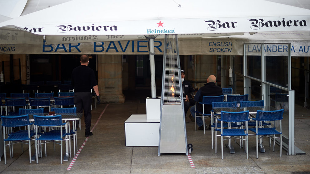 El bar Baviera reabra tras el confinamiento durante la crisis del coronavirus en Pamplona. Miguel Osés